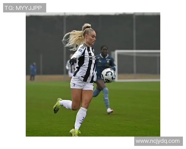 当模特邂逅足球明星：一场关于梦想与爱情的华丽交织