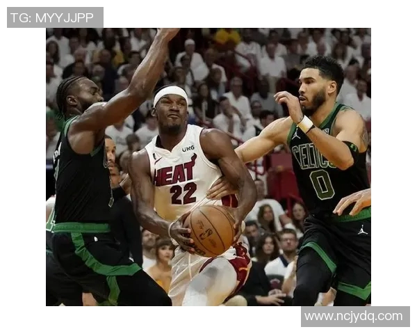 热火与绿军精彩对决全场回放回顾赛场激烈瞬间与精彩表现分析